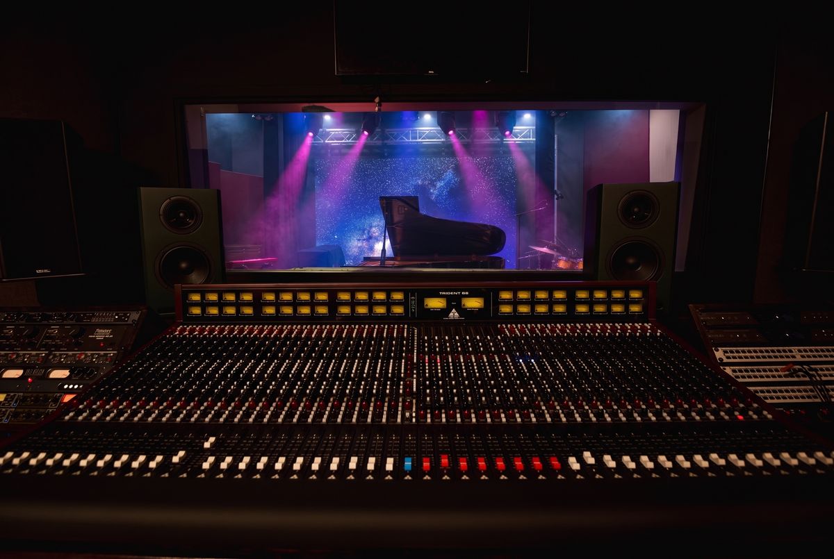 The mixing console